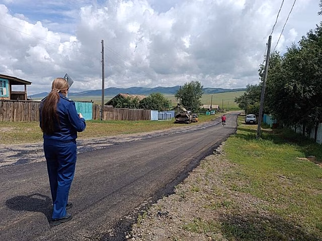 Прокуратура обнаружила нарушения при ремонте дороги в Кыринском районе