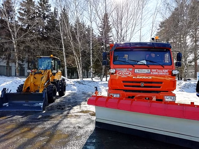 В Заречном автопарк комбината благоустройства пополнился новой спецтехникой