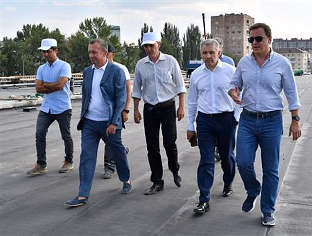 Дмитрий Азаров поручил открыть движение на новой развязке улиц Ново-Садовой и Советской Армии до конца года