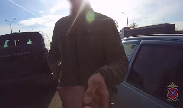 Под Волгоградом задержали пытавшегося дать взятку полицейскому водителя