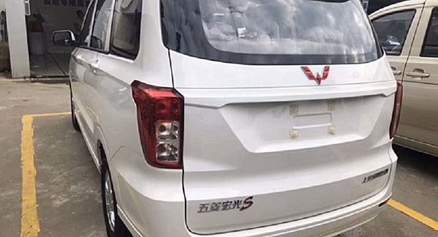 Карлик-краш: Wuling Hong Guang Mini EV разбили об копеечный электрокар