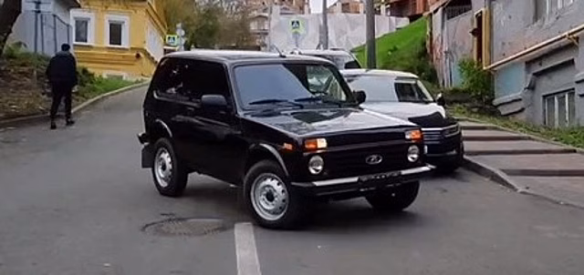 Пенсионер из Нижнего Новгорода подарил батальону Донбасса новую «Ниву»