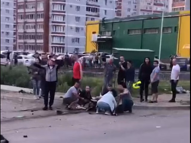 Водитель минивэна сбил людей на тротуаре – есть жертвы