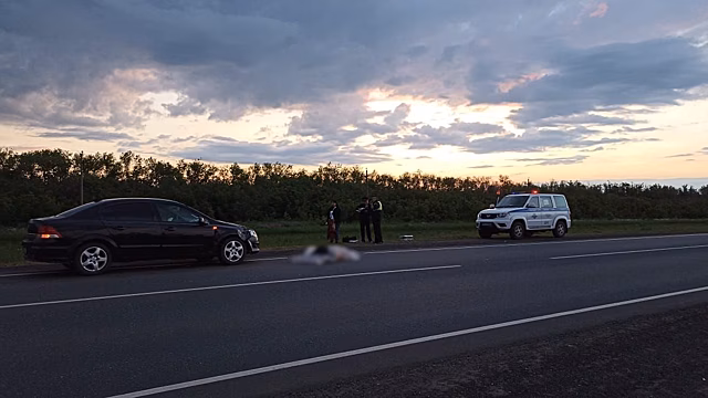 На трассе Оренбург-Самара автомобиль Opel Astra ночью сбил человека