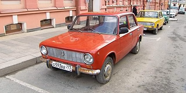 Жители Арбата делят парковочные места: чем насолили местным "Жигули"