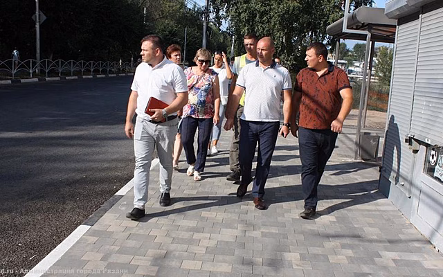 Комиссия не приняла участок отремонтированной дороги на Народном бульваре в Рязани