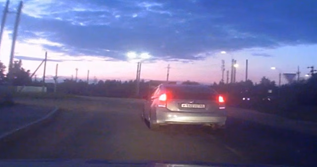 Уплывал от сотрудника ГИБДД: погоня за костромским гонщиком попала на видео