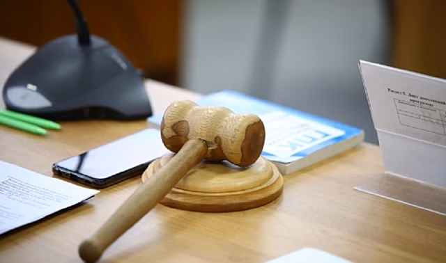 В Волгограде суд признал виновным самокатчика, наехавшего на пешехода