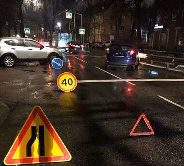 На Советском проспекте легковушка выезжала со двора и снесла женщину на тротуаре