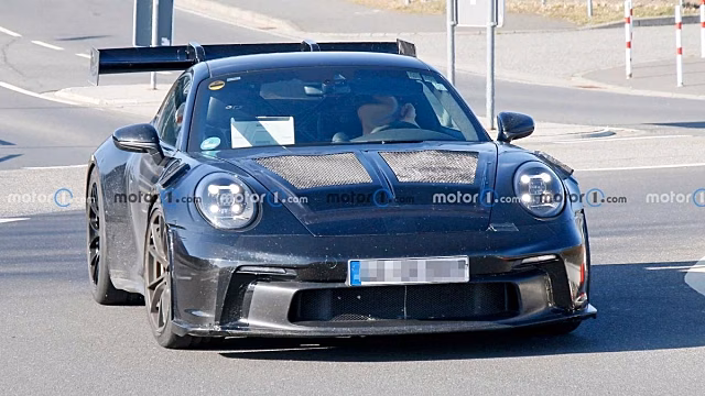 Обнародованы фото прототипа обновлённого Porsche 911 GT3 RS