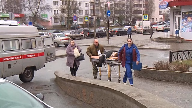 Под Псковом автобус с детьми вылетел в кювет