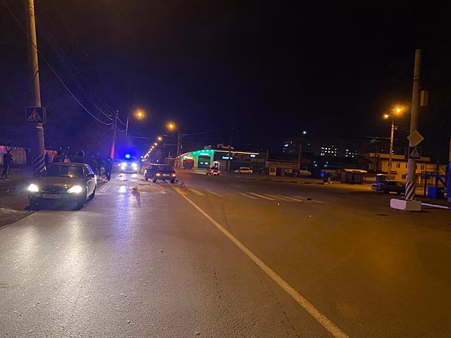 На пешеходном переходе в Саратове иномарка сбила девушку