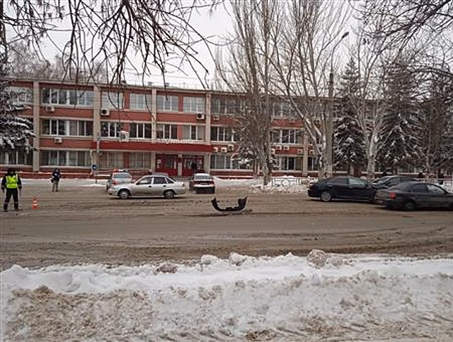 Два автомобиля столкнулись напротив кардиоцентра в Самаре