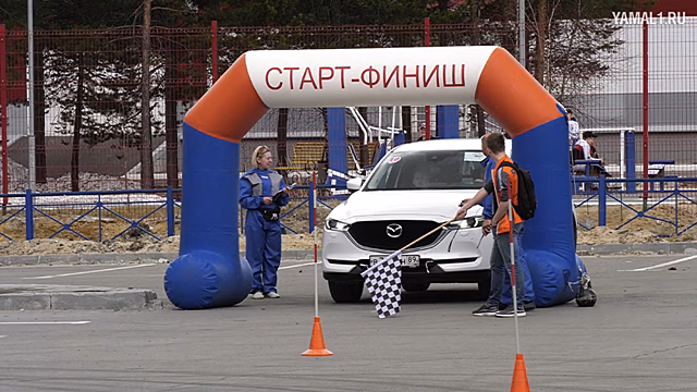 Автоледи Ноябрьска сразятся за право представить город на окружных соревнованиях. ВИДЕО