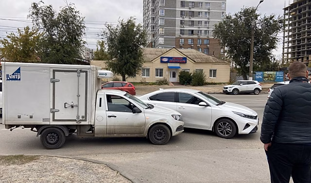 В центре Волгограда образовалась пробка из-за ДТП