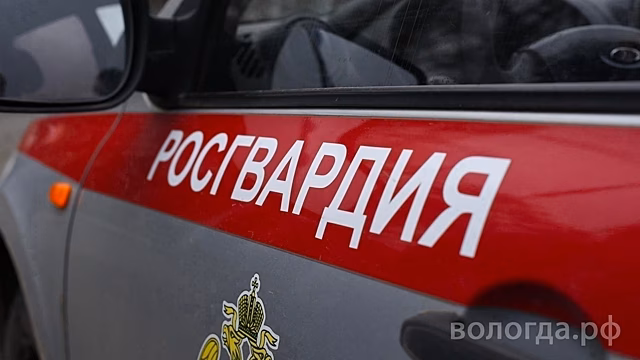Пьяного мужчину за рулем чужого авто задержали в Вологде