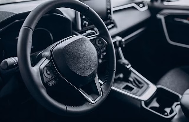 Названы автомобили, которые исчезнут из России в 2026 году
