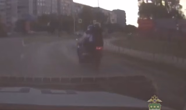 В Благовещенске полицейские устроили погоню за мотоциклом с двумя пассажирами