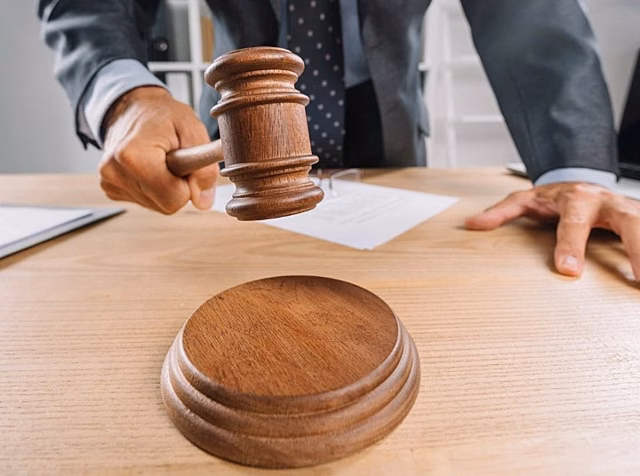 Тринадцать жителей Новосибирска пойдут под суд по делу об автоподставах