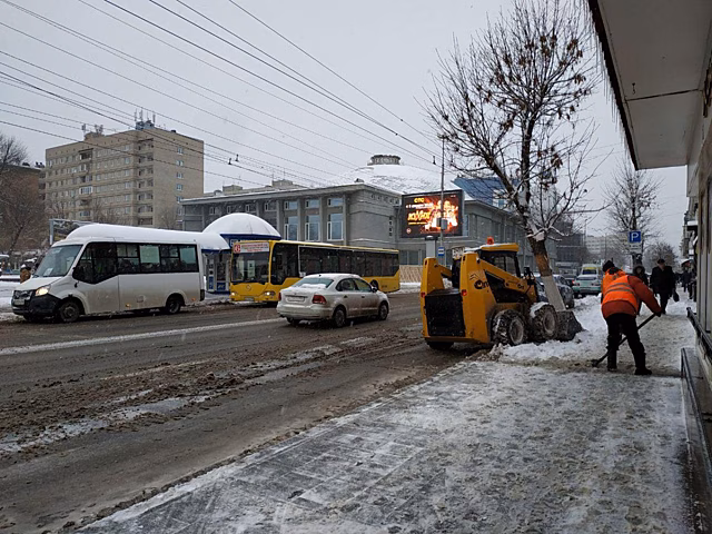 Саратовцев попросили не парковать машины ночью на шести улицах города