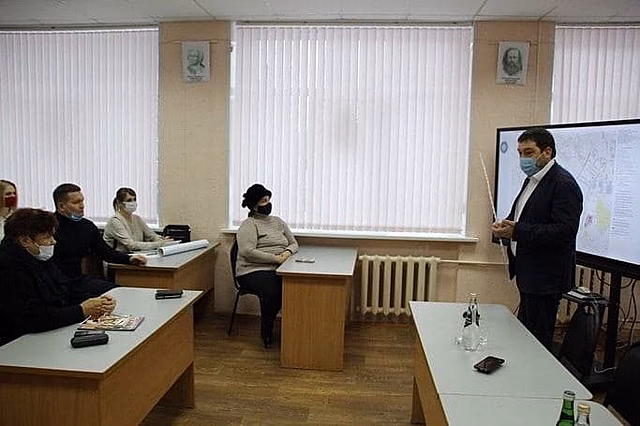 Андрей Воробьев обсудил с жителями Заводского района Саратова планы по развитию