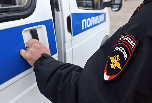 В Томске начали искать подвозившую пассажира с автоматом машину