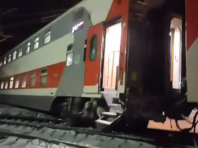 Очевидец Юлия: поезд под Мурманском мог попасть в аварию из-за стоп-крана
