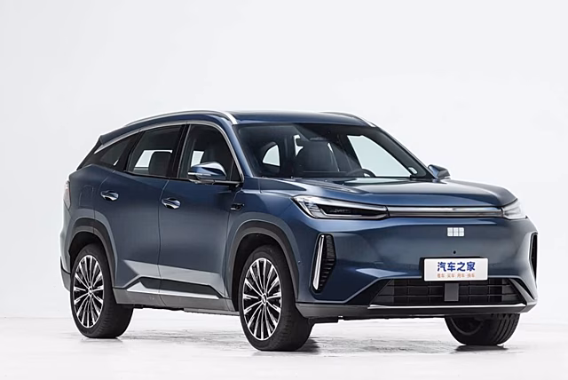 От 1,57 млн рублей: в КНР начались предпродажи гибридного Geely Galaxy M7