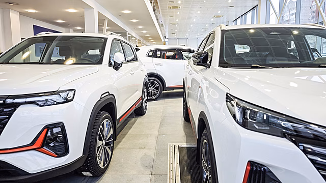 Авторынок в России «ожил»: продажи новых легковых машин выросли на 15%