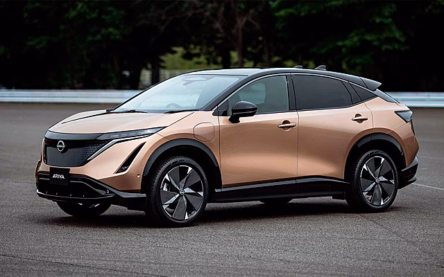 Компания Nissan предупредила о низких объемах отгрузки электрокара Nissan Ariya в 2023 году