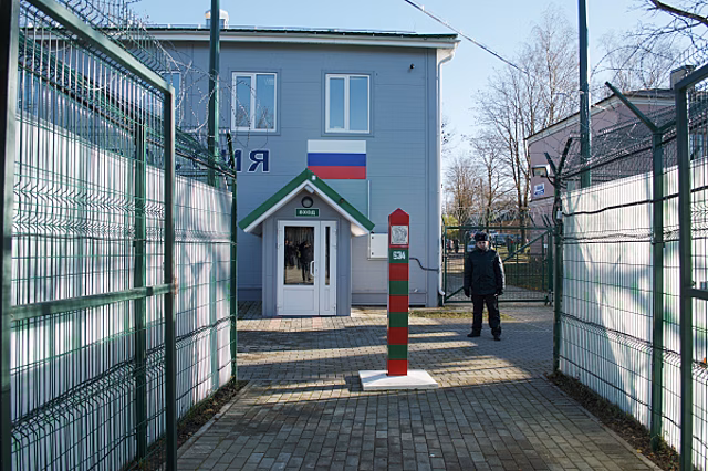 Автобусам и мотоциклам с российскими номерами разрешили въезд в Эстонию