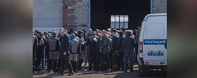 В Новосибирске сотрудники компании по вывозу мусора устроили забастовку