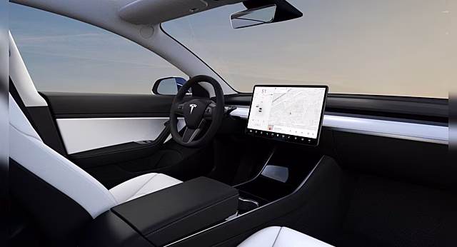 Блогер хотел сдать тест на вождение с помощью автопилота Tesla