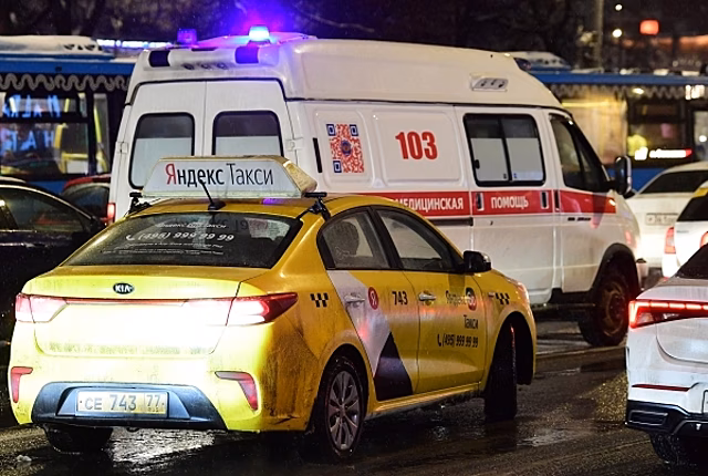 В РФ начали действовать новые правила предоставления преимущества авто с мигалками