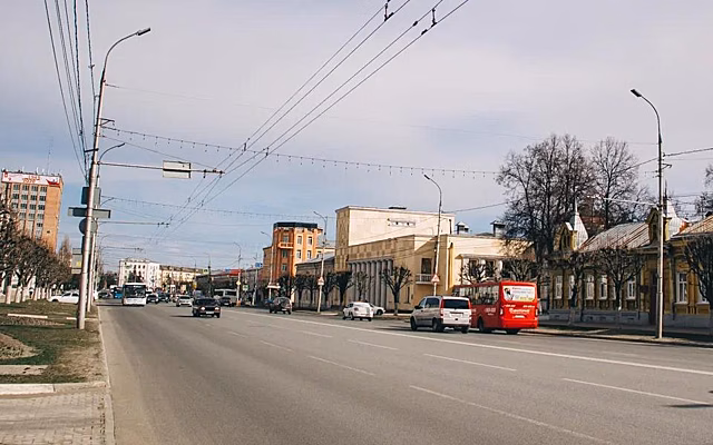 В центре Рязани ДПС ловит водителей, проехавшихся по выделенной полосе