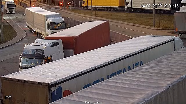 Очередь в тысячи фур и нечеловеческие условия: что происходит на белорусско-литовской границе