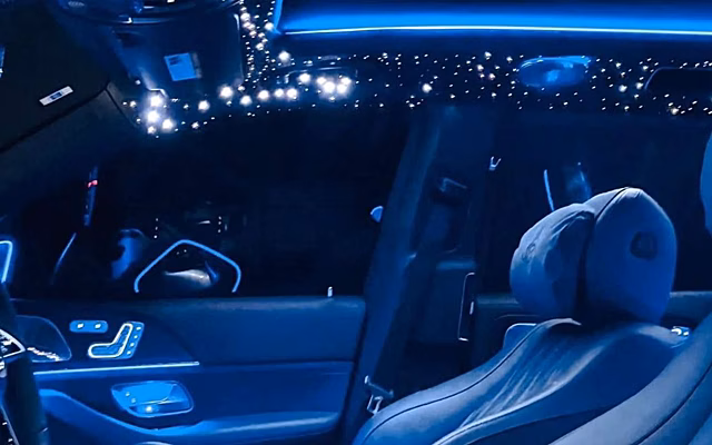 Миллион блесток и звездное небо в салоне: этот Maybach невозможно не заметить