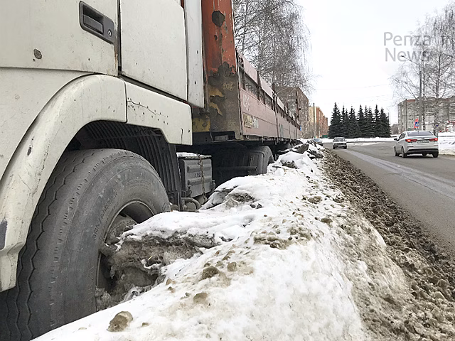 Владельцев большегрузов просят убрать машины с улиц Рахманинова и Глазунова