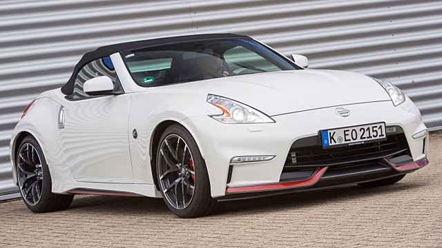 Родстер Nissan 370Z получил особую версию RS