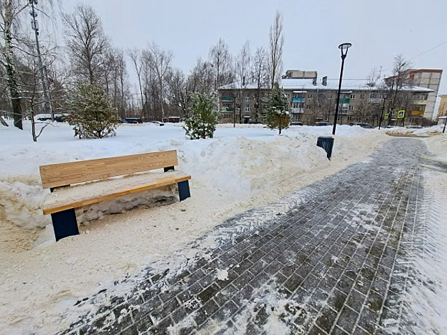 Ямальцы со всего региона массово жалуются на некачественную уборку снега: «Тротуары в снежных барханах»
