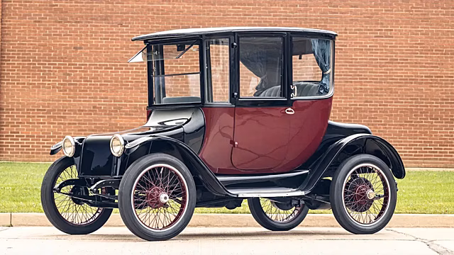 Винтажный электромобиль Detroit Electric 1918 года выставили на торги