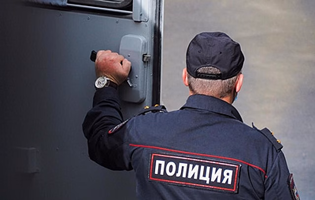 В Мурманске при получении взятки задержали главу филиала Росморпорта и его заместителя