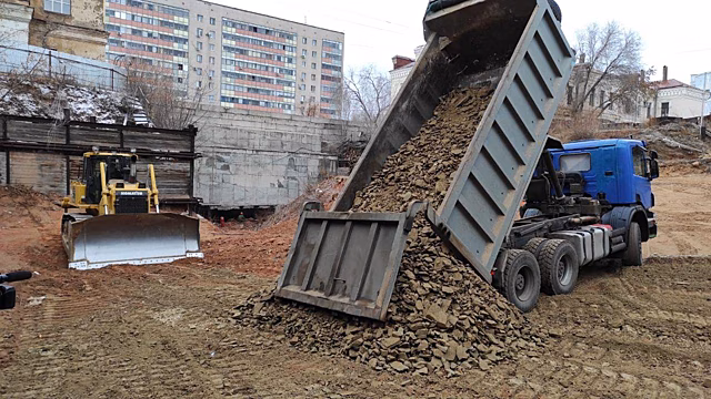 Первые кубометры земли выгрузили в котлован «Атриума» в Оренбурге