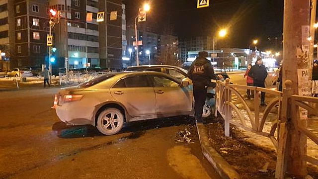 В Екатеринбурге в ДТП с Mazda и Toyota пострадала семья с 2-летним мальчиком