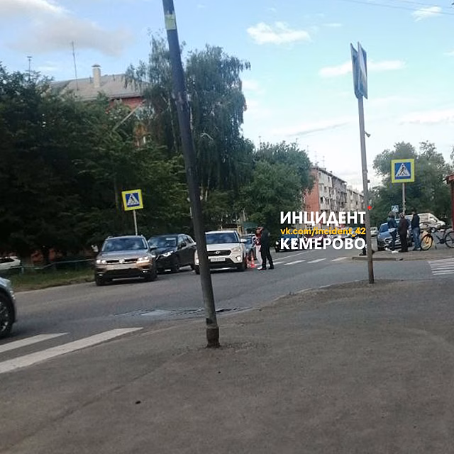 Иномарки столкнулись на кемеровской улице