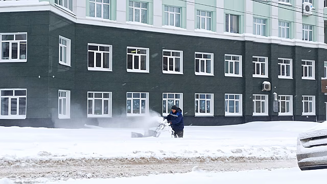 В Ижевске из-за метели ввели режим повышенной готовности