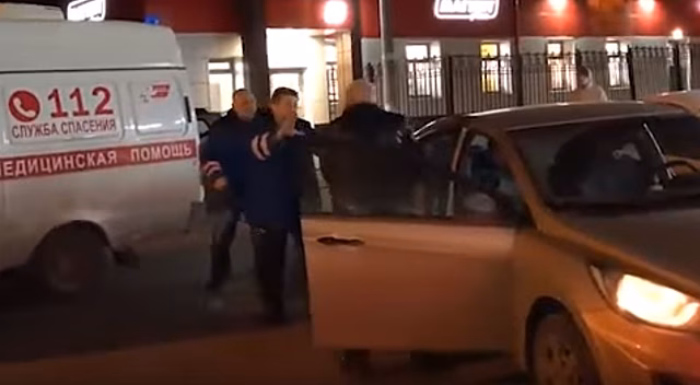 "Мужчина, вы что творите?": свидетель рассказал о нападении на врачей скорой помощи в Балашихе