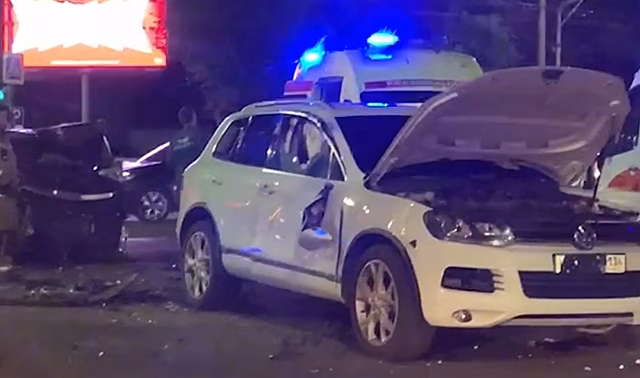 На западе Волгограда столкнулись две иномарки