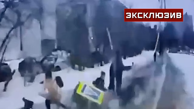 Регистратор снял момент, когда автобус задавил людей в Санкт-Петербурге