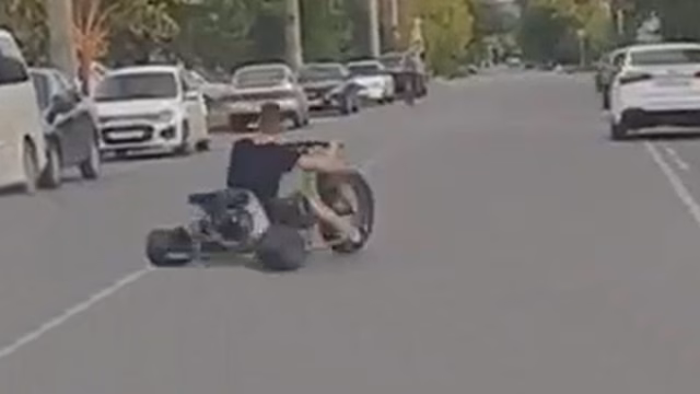 В Адыгее полицейскими задержан водитель самодельного транспортного средства, совершивший наезд на сотрудника Госавтоинспекции